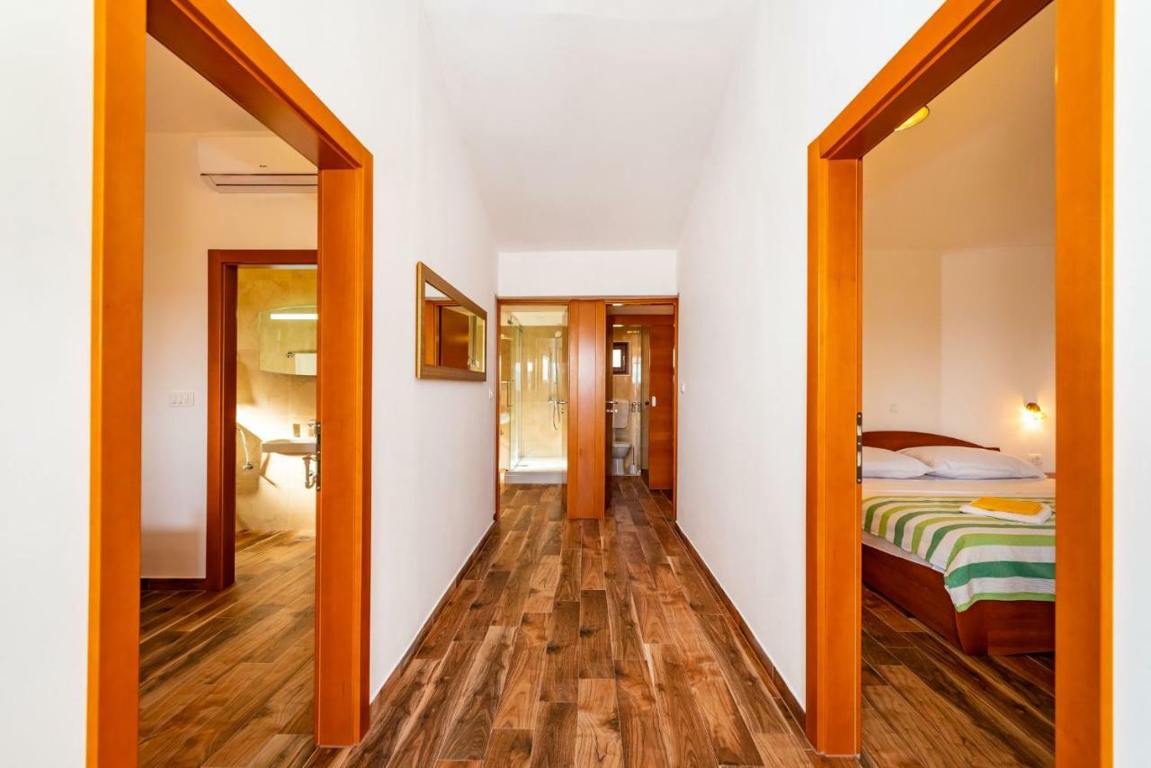Apartment Adam Starigrad Paklenica Exterior foto