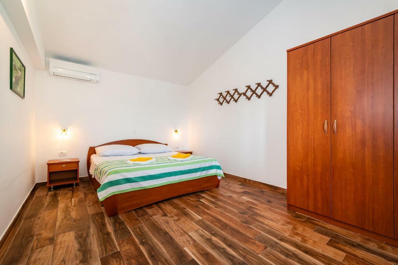 Apartment Adam Starigrad Paklenica Exterior foto