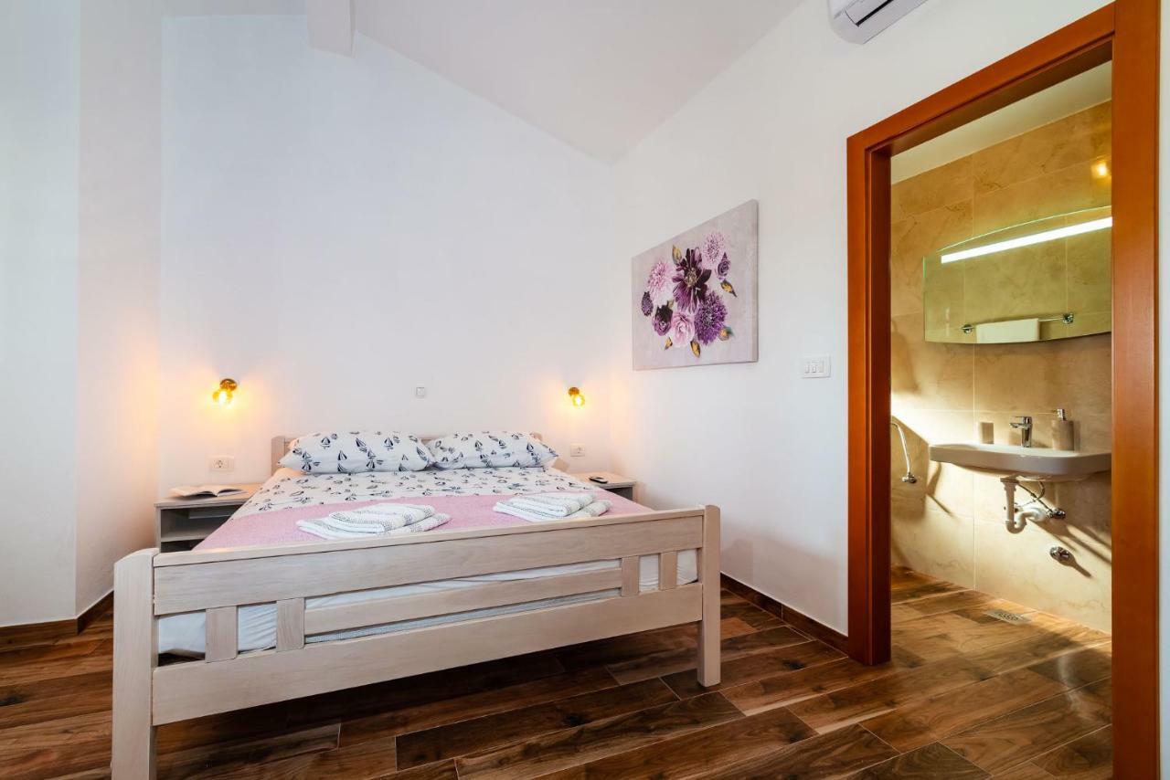 Apartment Adam Starigrad Paklenica Exterior foto