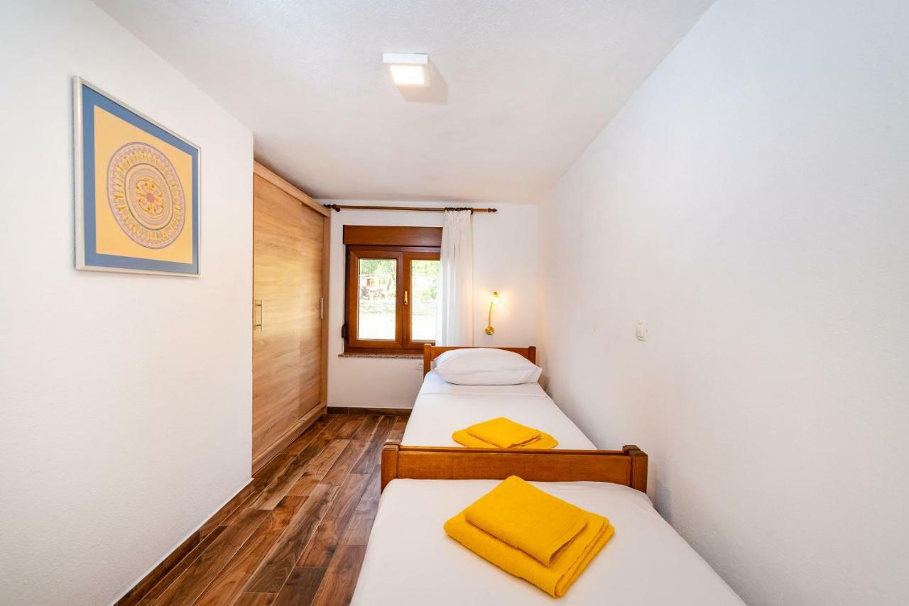 Apartment Adam Starigrad Paklenica Exterior foto
