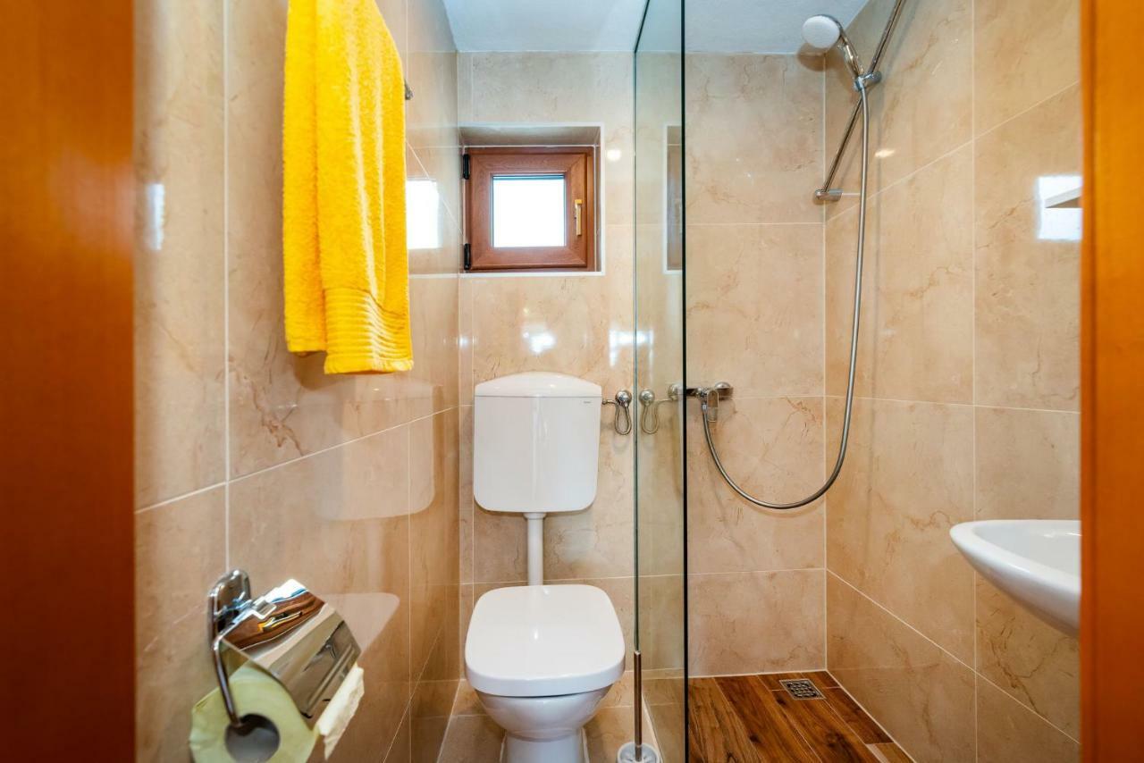 Apartment Adam Starigrad Paklenica Exterior foto